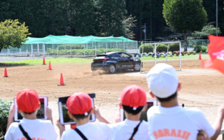 WRCラリージャパンの「ラリー特別教室」が新城市立鳳来寺小学校で開催